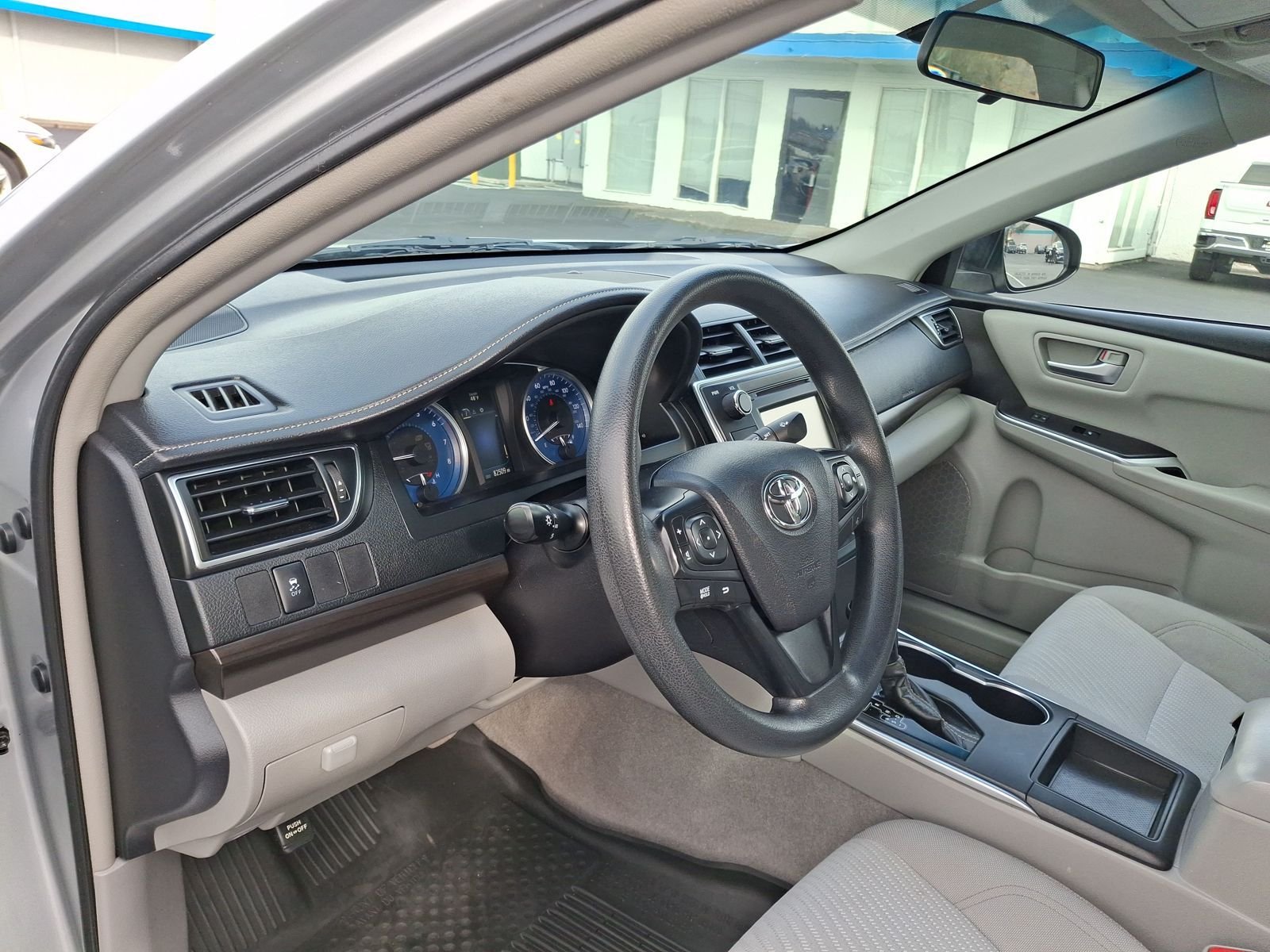 2017 Toyota Camry LE - Photo 19