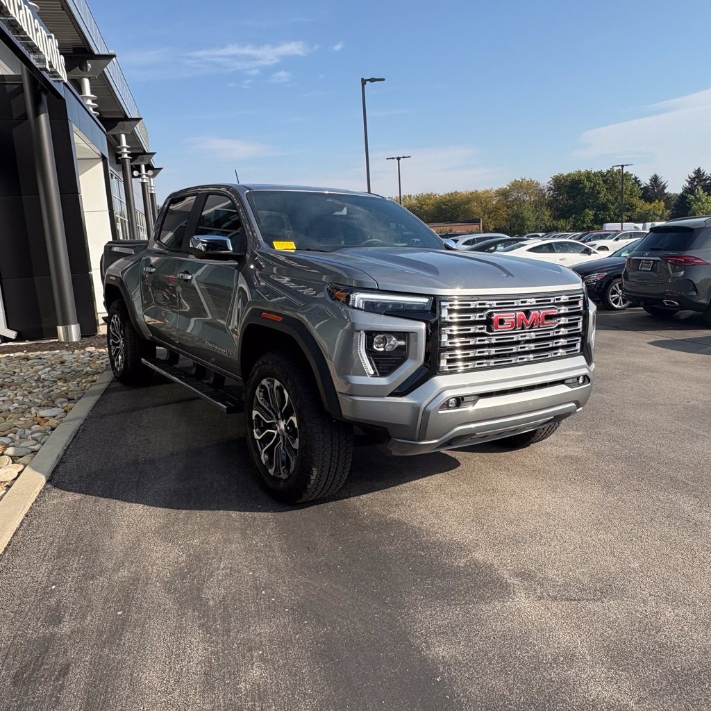 Used 2025 Sterling Metallic GMC Denali image 4