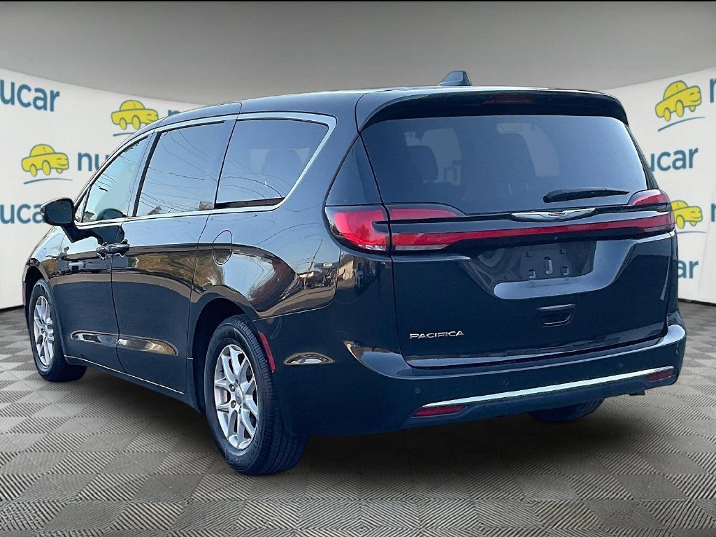 Used 2023 Black Chrysler Touring L image 4