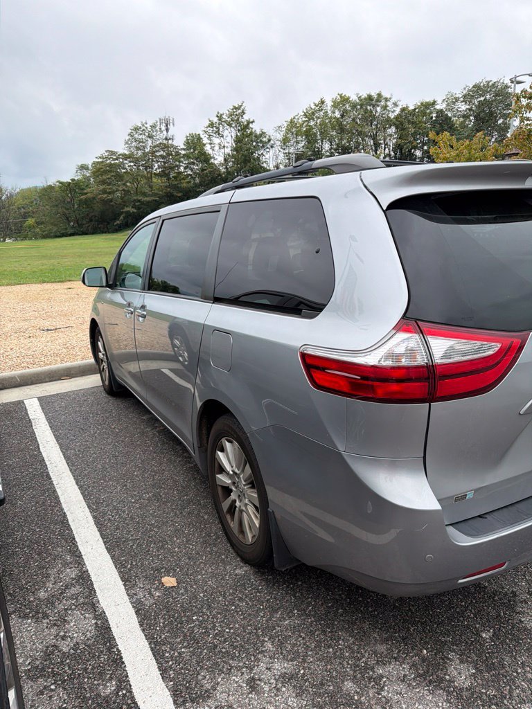 Used 2017 Silver Toyota XLE image 4
