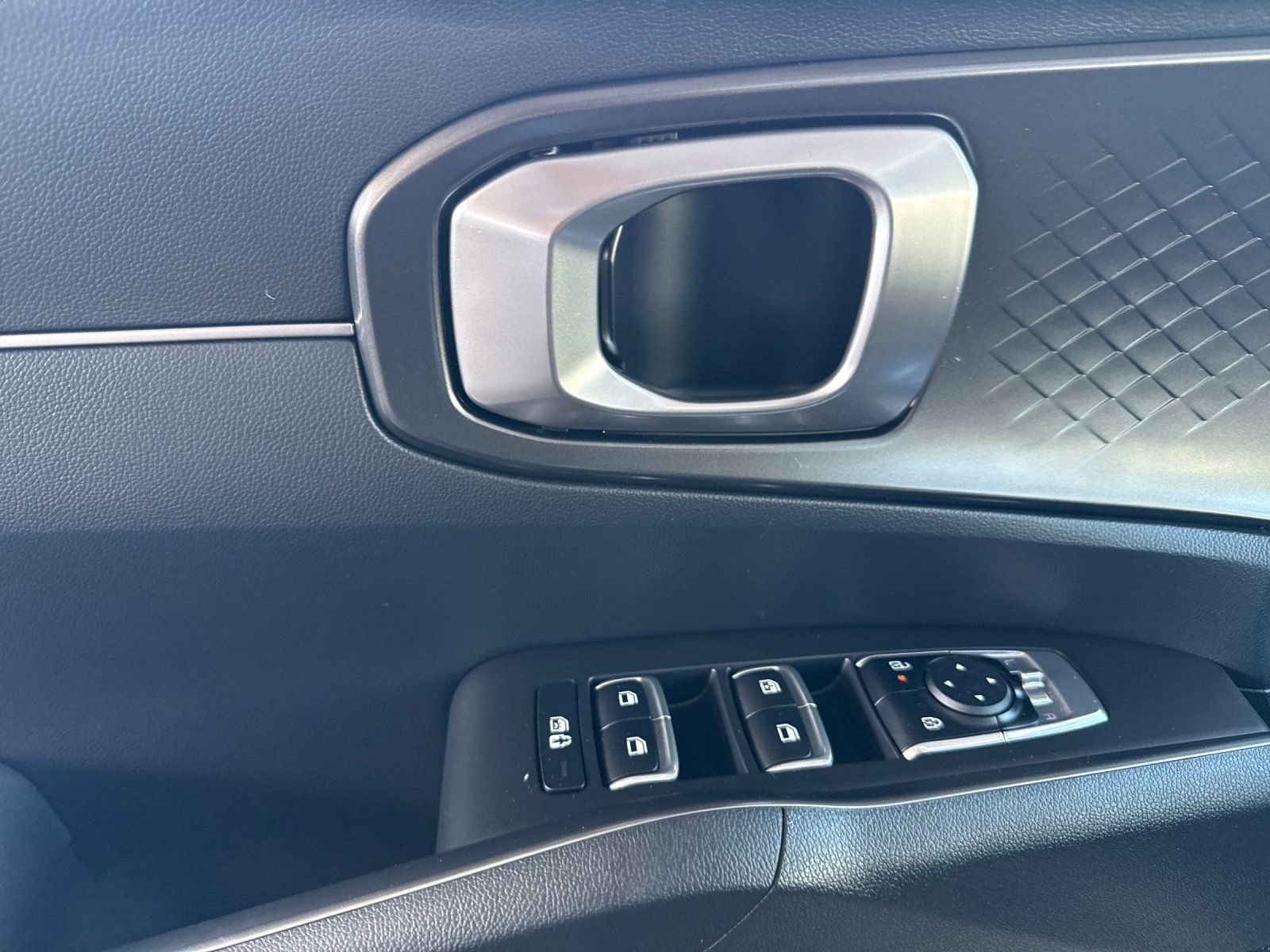 New 2026 Snow White Pearl Kia EX AWD image 10