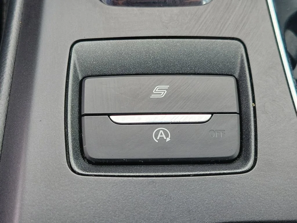 Used 2020 Red Ford SEL image 29