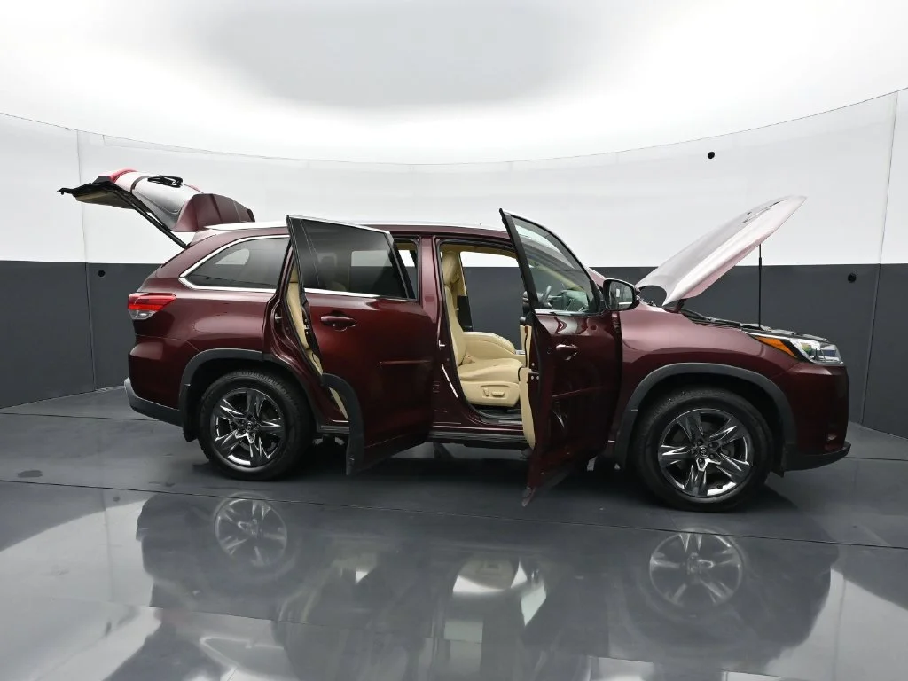 Used 2018 Ooh La La Rouge Mica Toyota Limited Platinum image 34