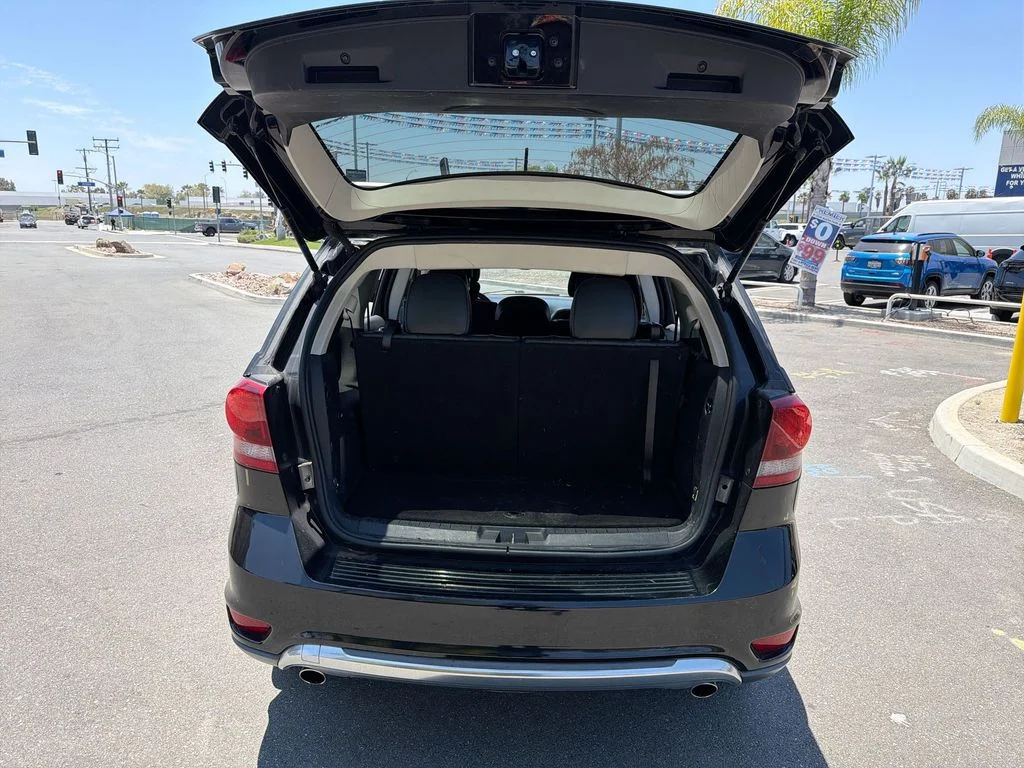 Used 2017 Black Dodge Crossroad image 18