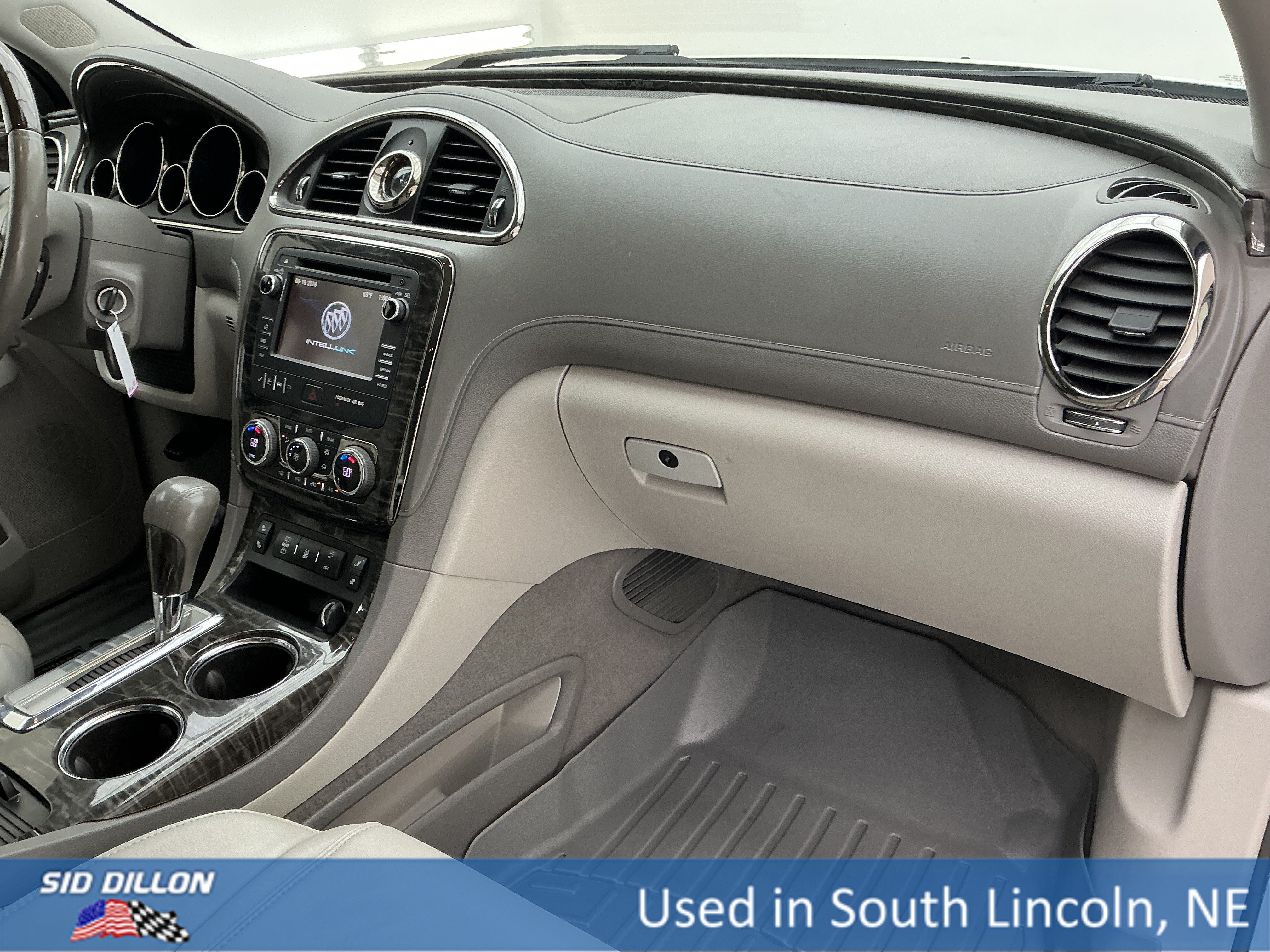 Used 2013 White Diamond Tricoat Buick  image 23