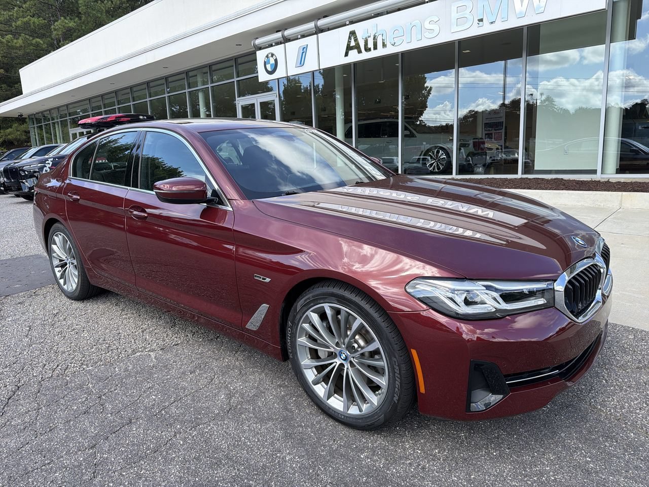 Used 2023 Aventurin Red Metallic BMW 530e image 5