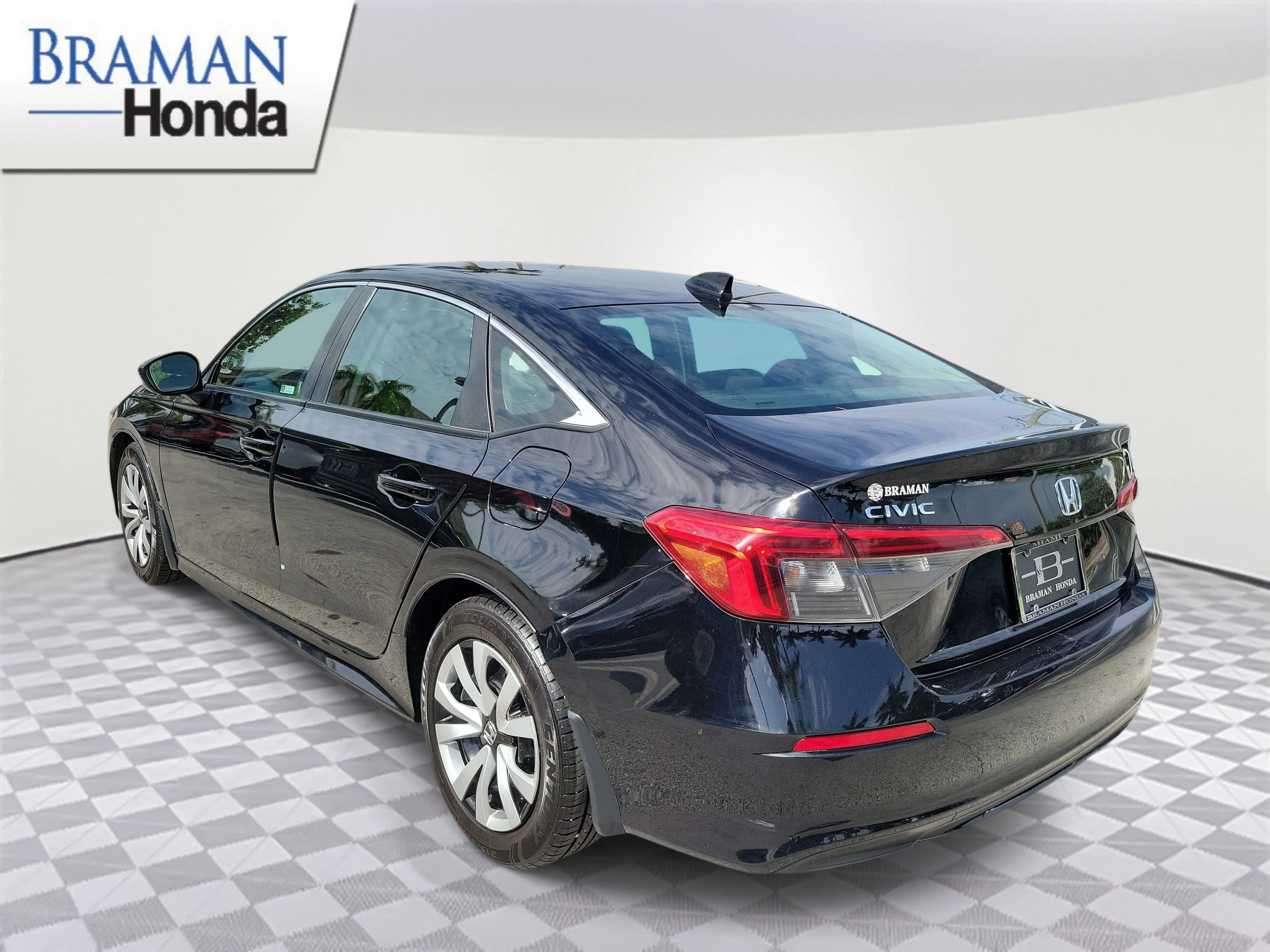 Certified Used 2024 Crystal Black Pearl Honda 2.0L 4D LX image 4
