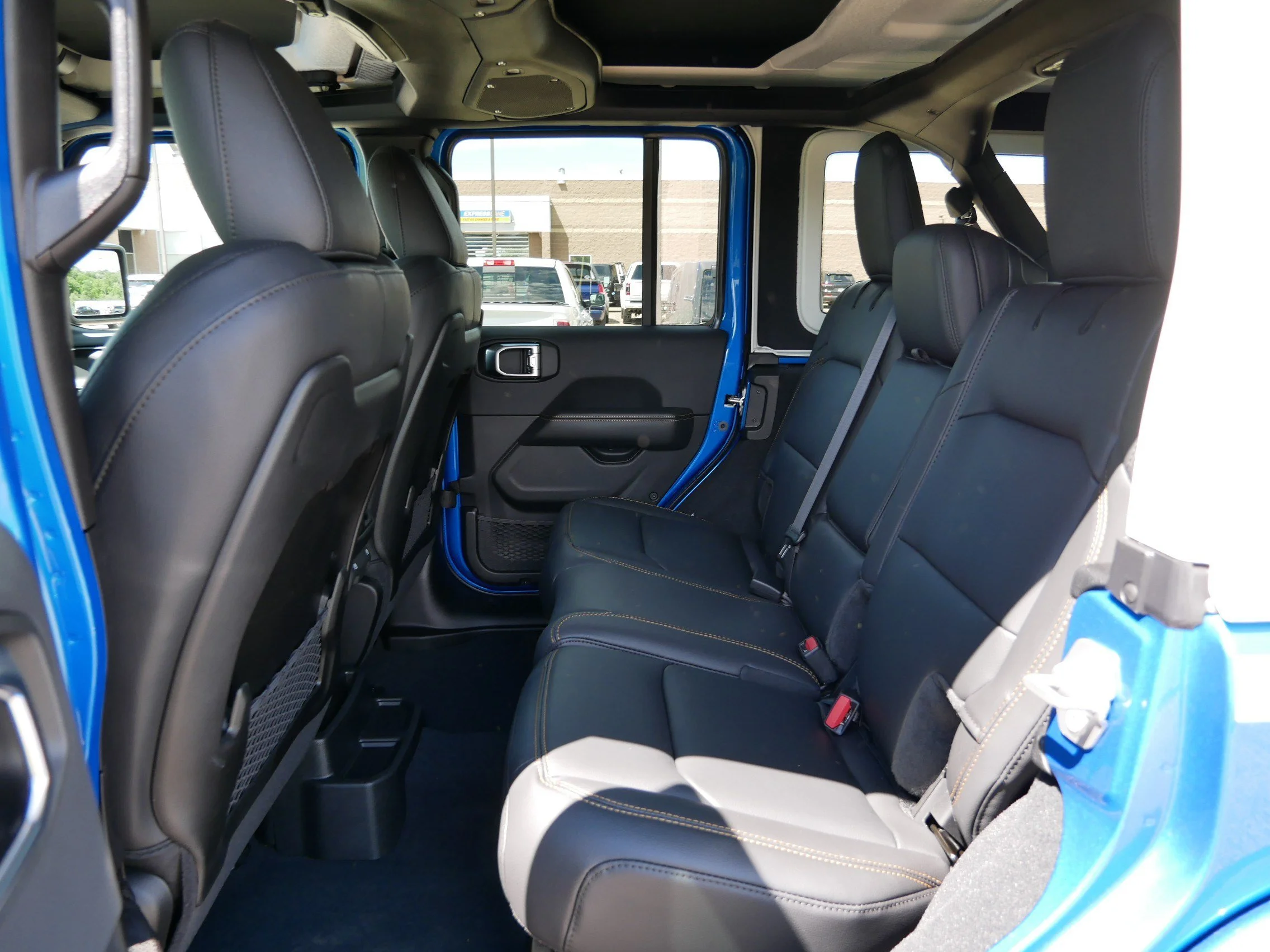 New 2026 Hydro Blue Pearl-Coat Exterior Paint Jeep Sahara image 8