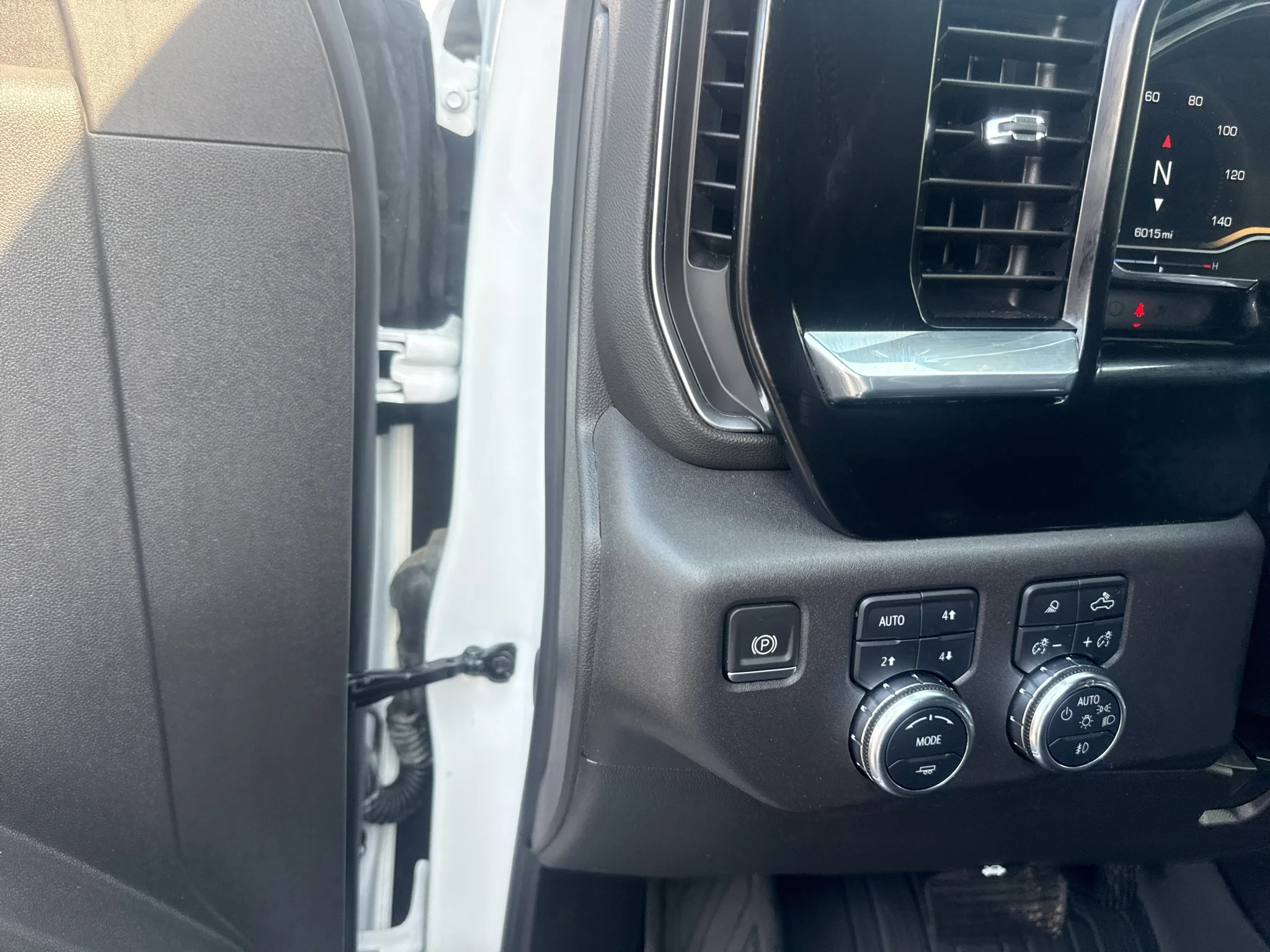 Used 2024 Summit White GMC Elevation image 23