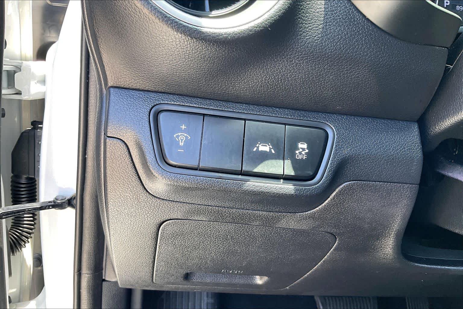 Used 2021 Clear White Kia LXS image 14