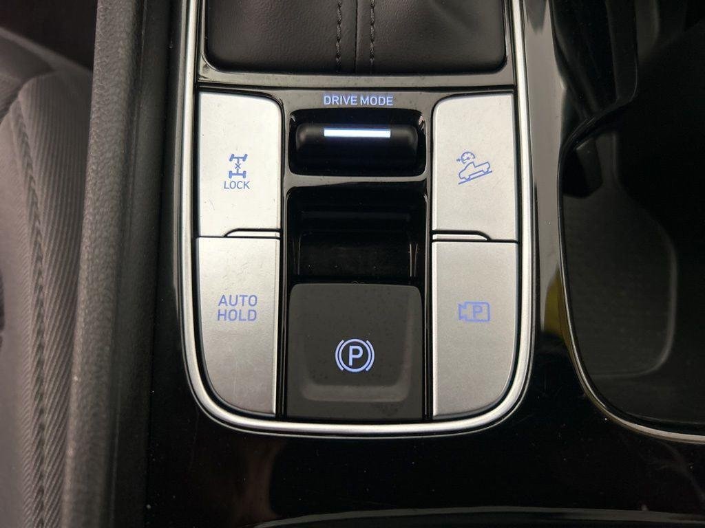Used 2024 White Hyundai SEL image 25