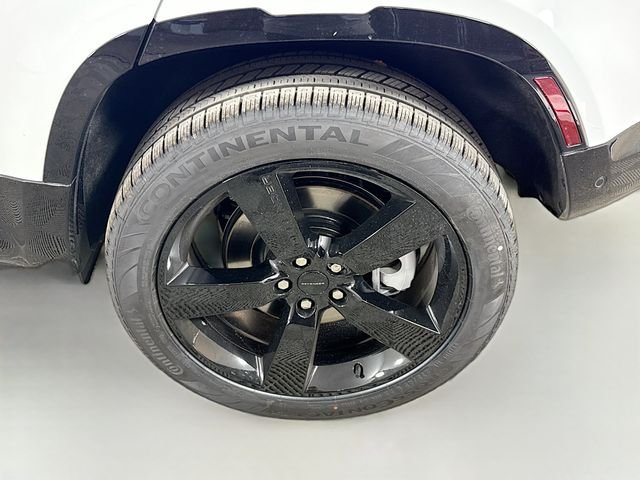New 2026 Fuji White Land Rover X-Dynamic SE image 33