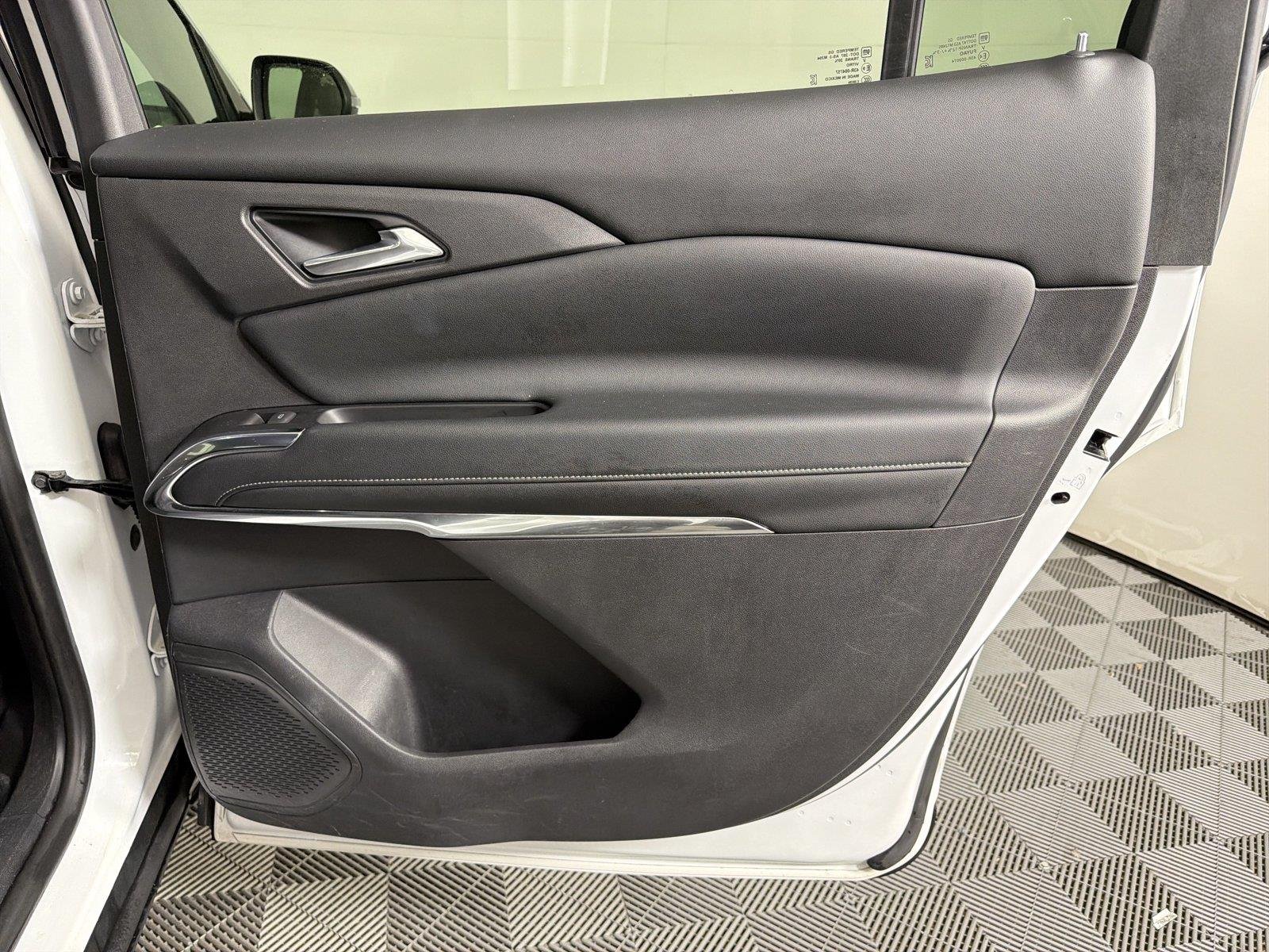 Used 2024 Summit White Chevrolet LT image 15