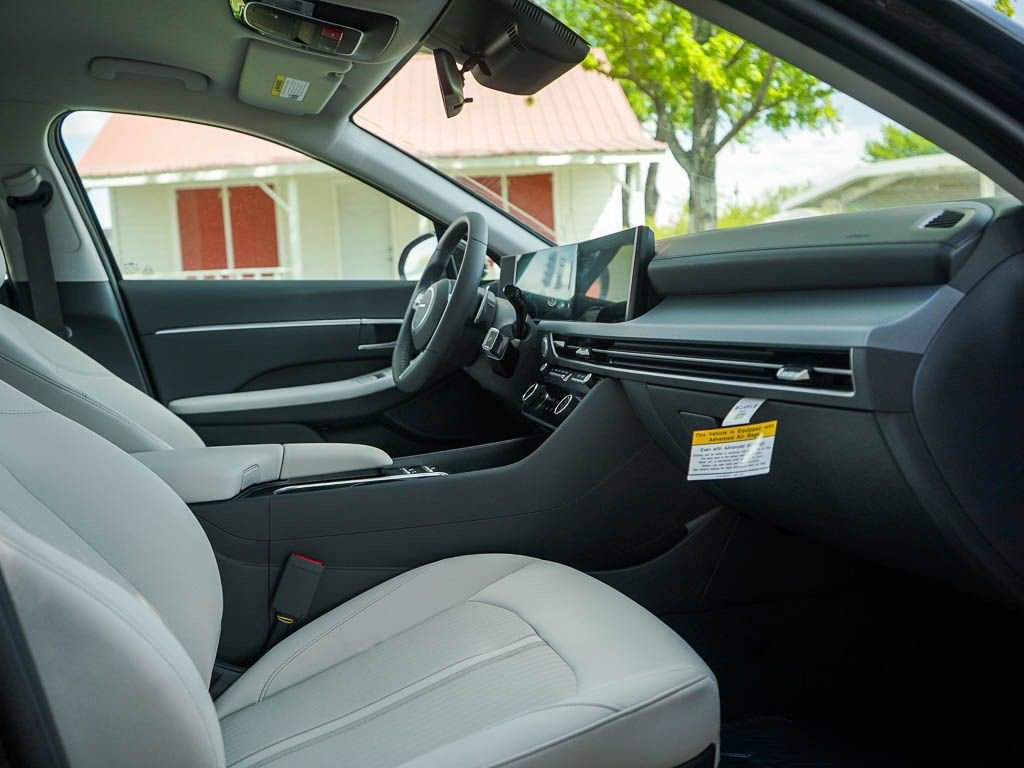 New 2026 Abyss Black Hyundai SEL Sport AWD image 9