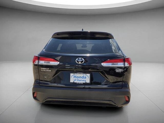 Used 2022 Jet Black Toyota L image 4