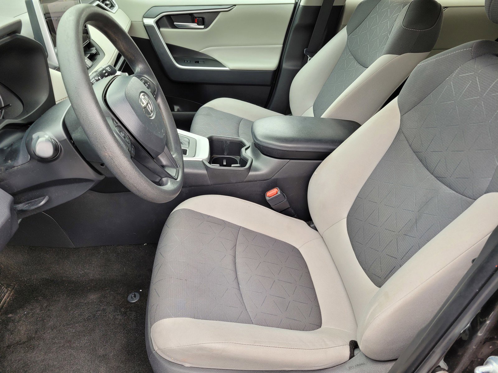 2024 Toyota RAV4 XLE - Photo 16