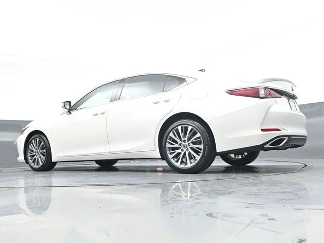 Used 2021 White Lexus 350 image 35