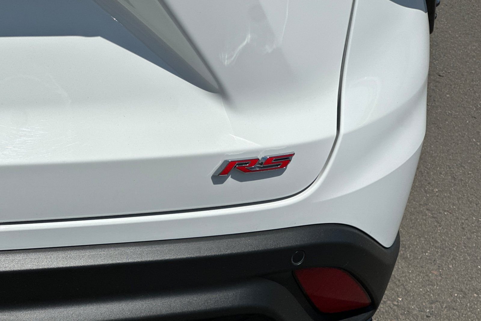 Used 2025 White Chevrolet 2RS image 31