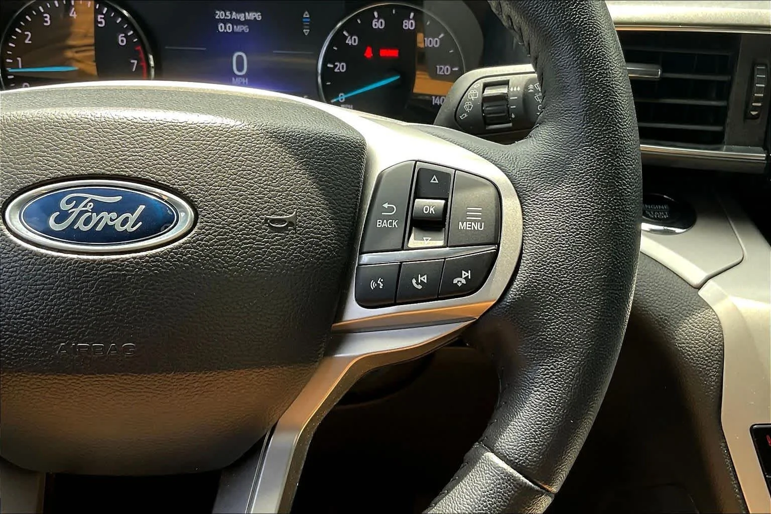 Used 2023 Rapid Red Metallic Tinted Clearcoat Ford XLT image 47