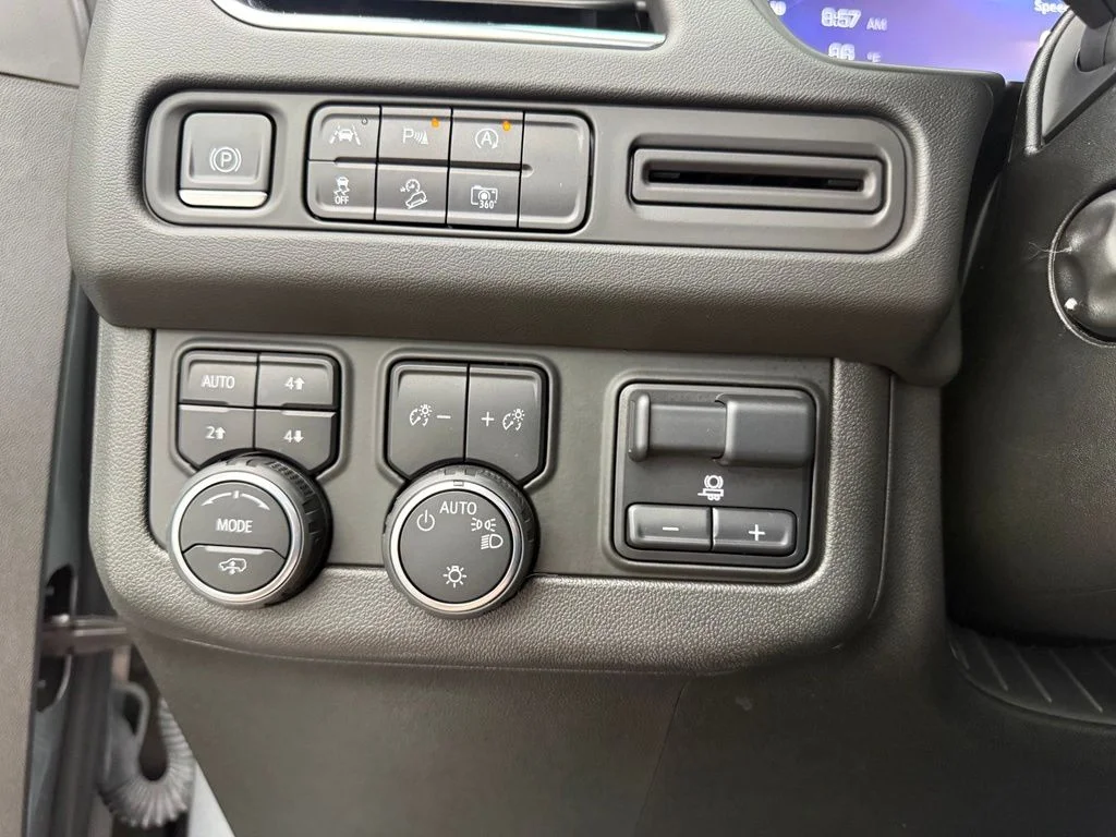 Used 2023 Gray Chevrolet Z71 image 46