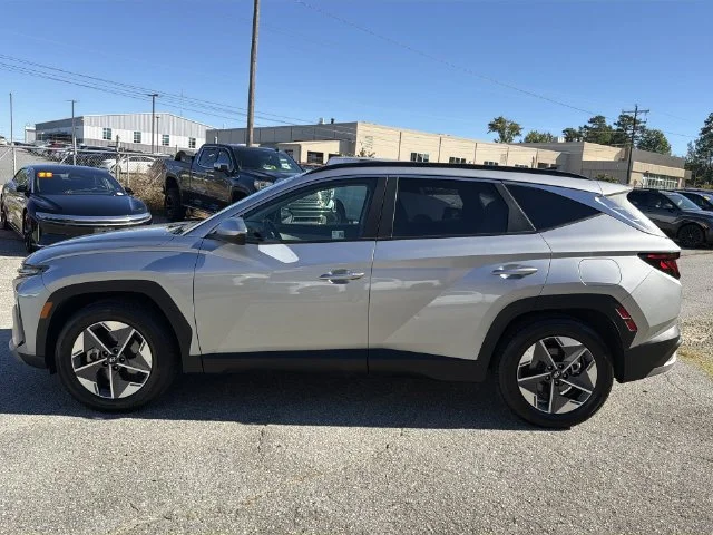 Used 2025 Silver Hyundai SEL image 10