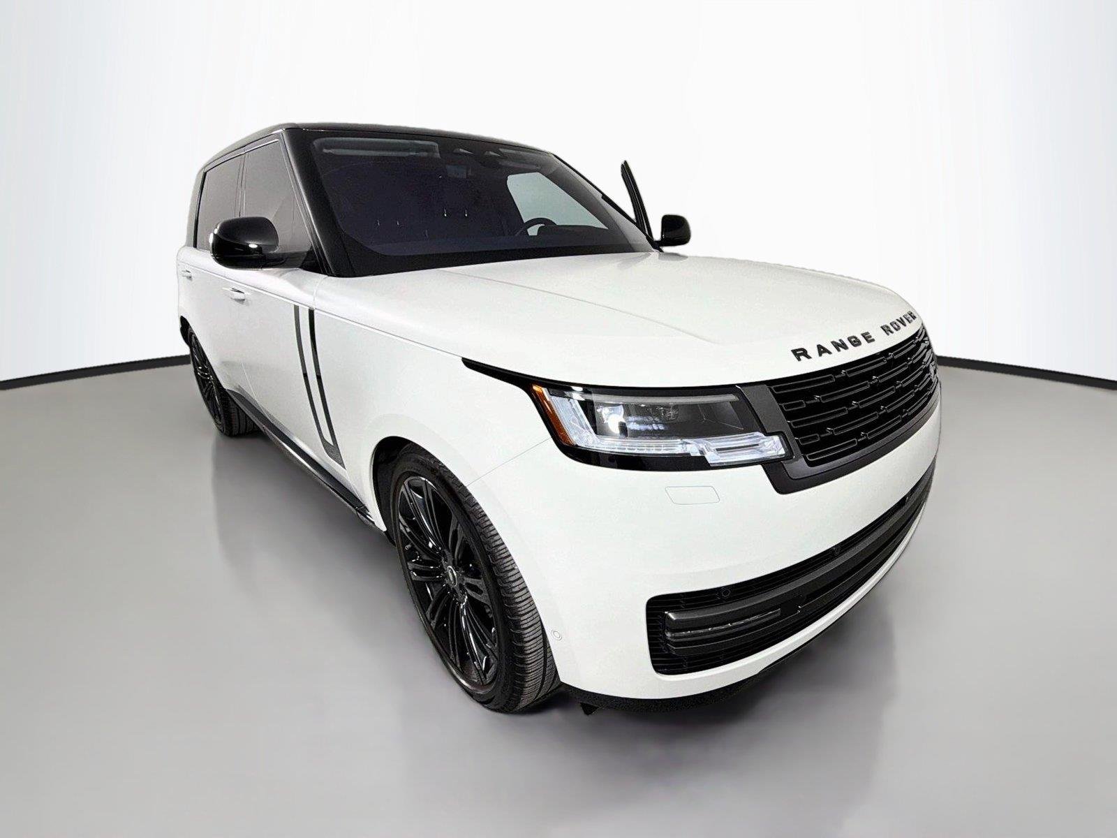 Certified Used 2022 Fuji White Land Rover P530 SE LWB 7 SEATS V8 image 3