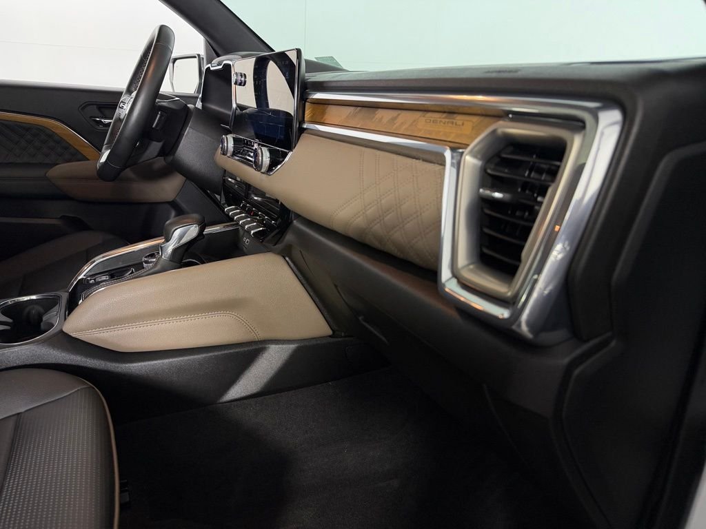 Used 2024 White GMC Denali image 31