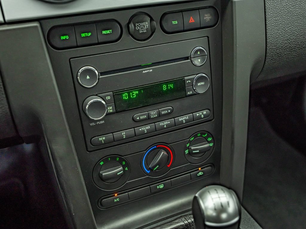 Used 2008 Black Ford GT Deluxe image 29