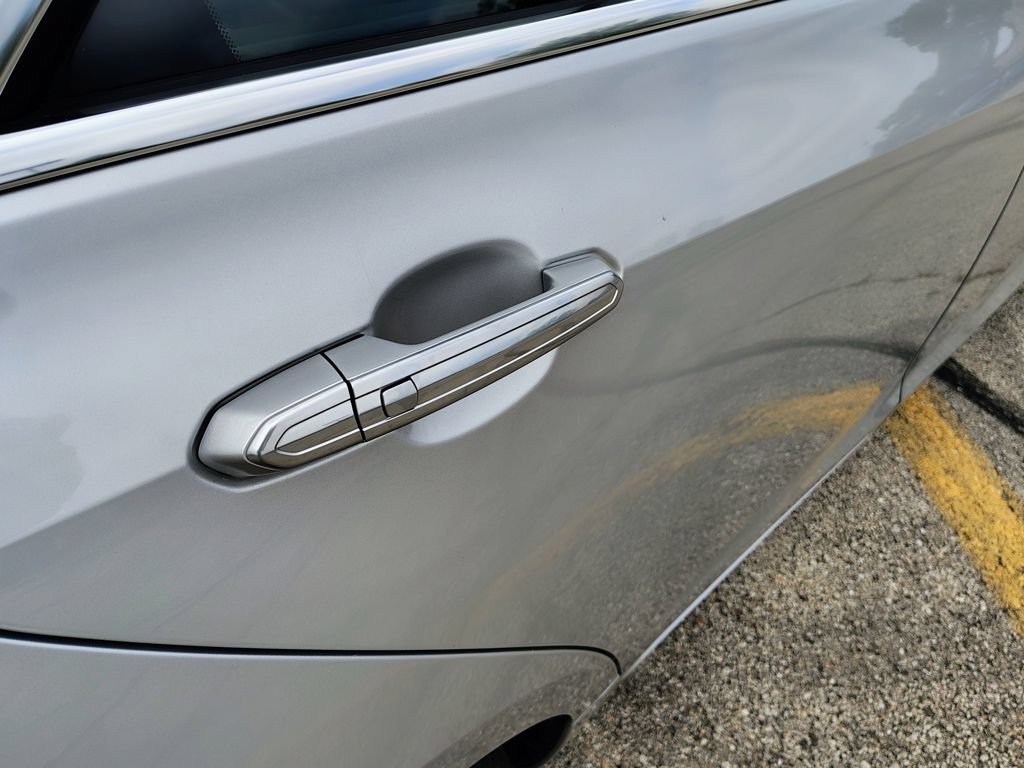 Used 2018 RADIANT SILVER METALLIC Cadillac Luxury AWD image 11