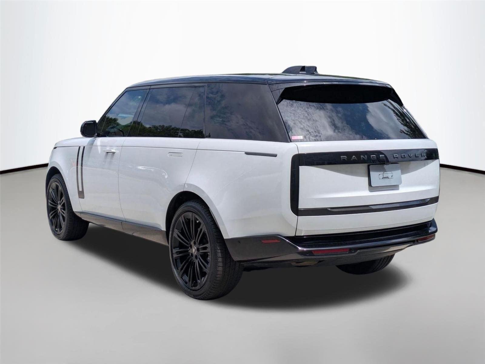 Used 2025 Fuji White Land Rover SE image 7