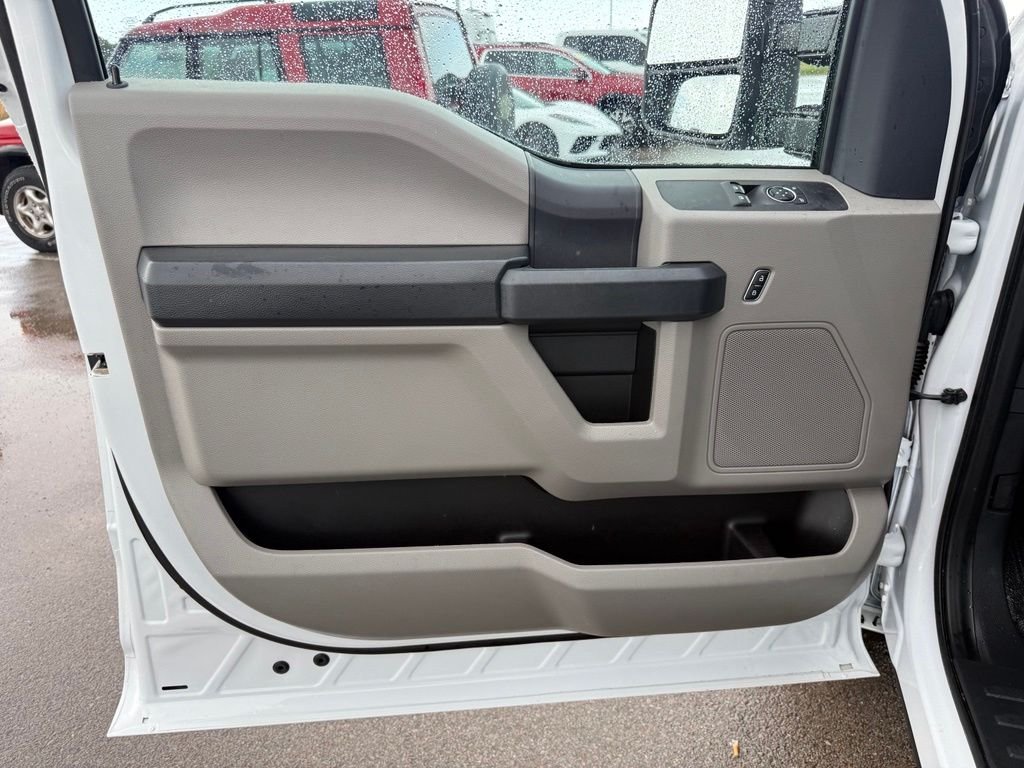 Used 2022 White Ford XL image 9
