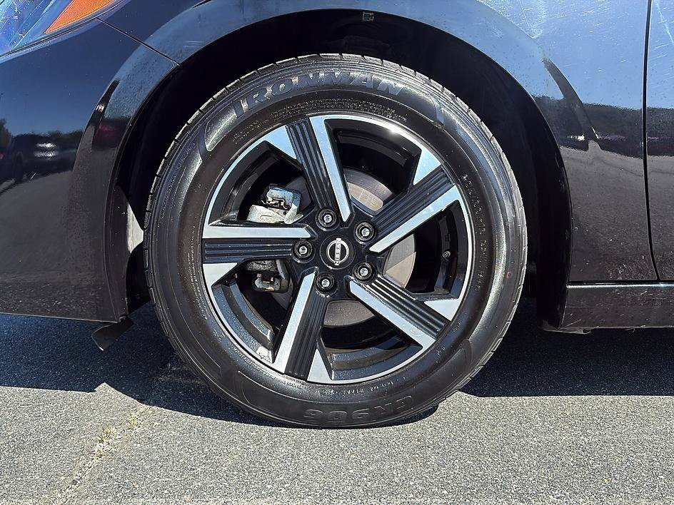 Used 2025 Super Black Nissan SV image 9