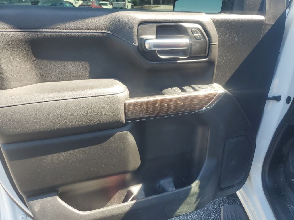 Used 2019  GMC SLE image 18