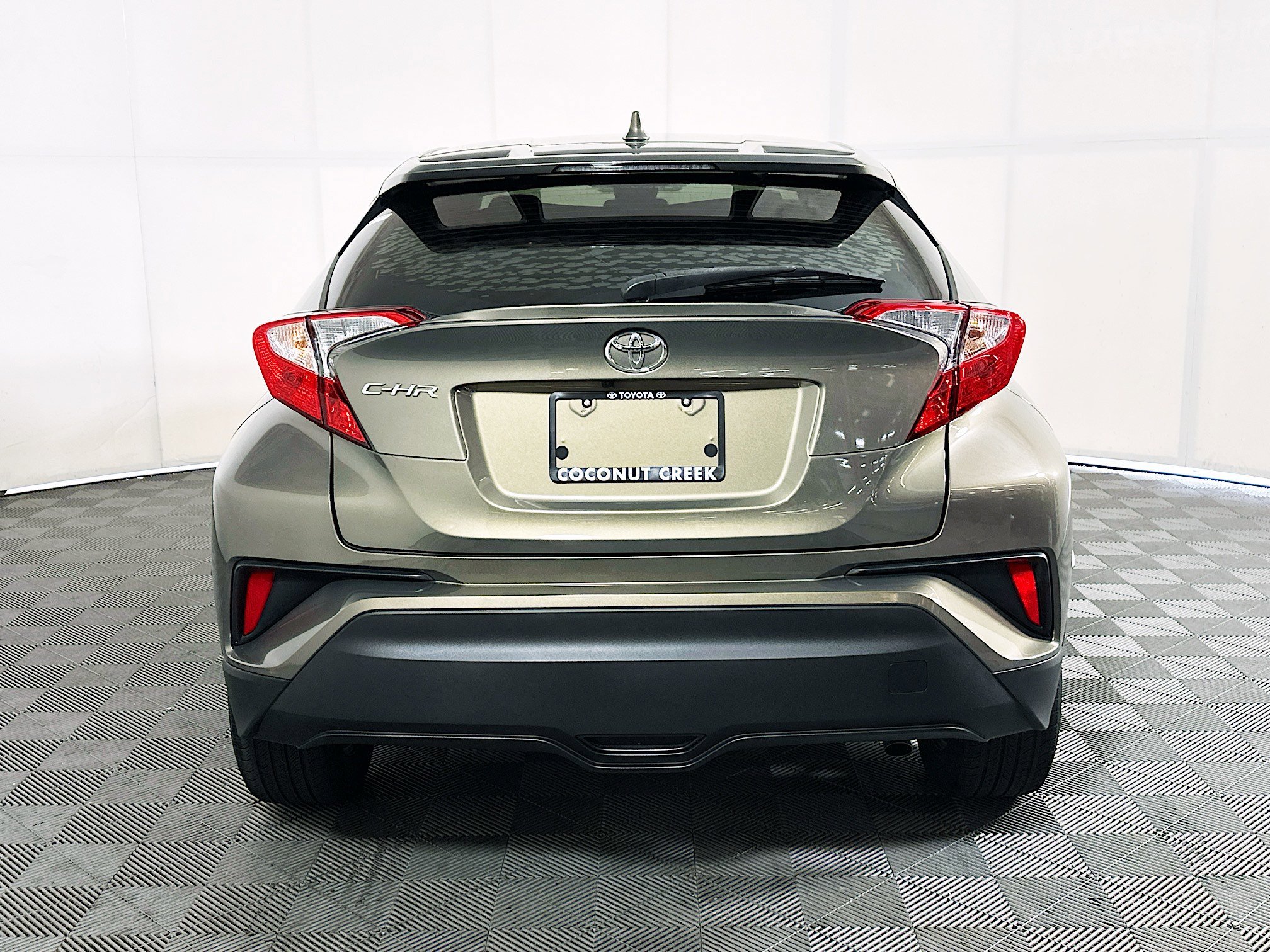 Used 2021 Bronze Toyota LE image 4
