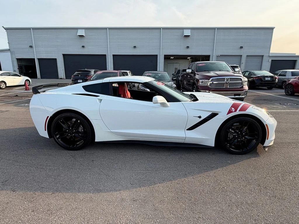 Used 2019 White Chevrolet Stingray image 8