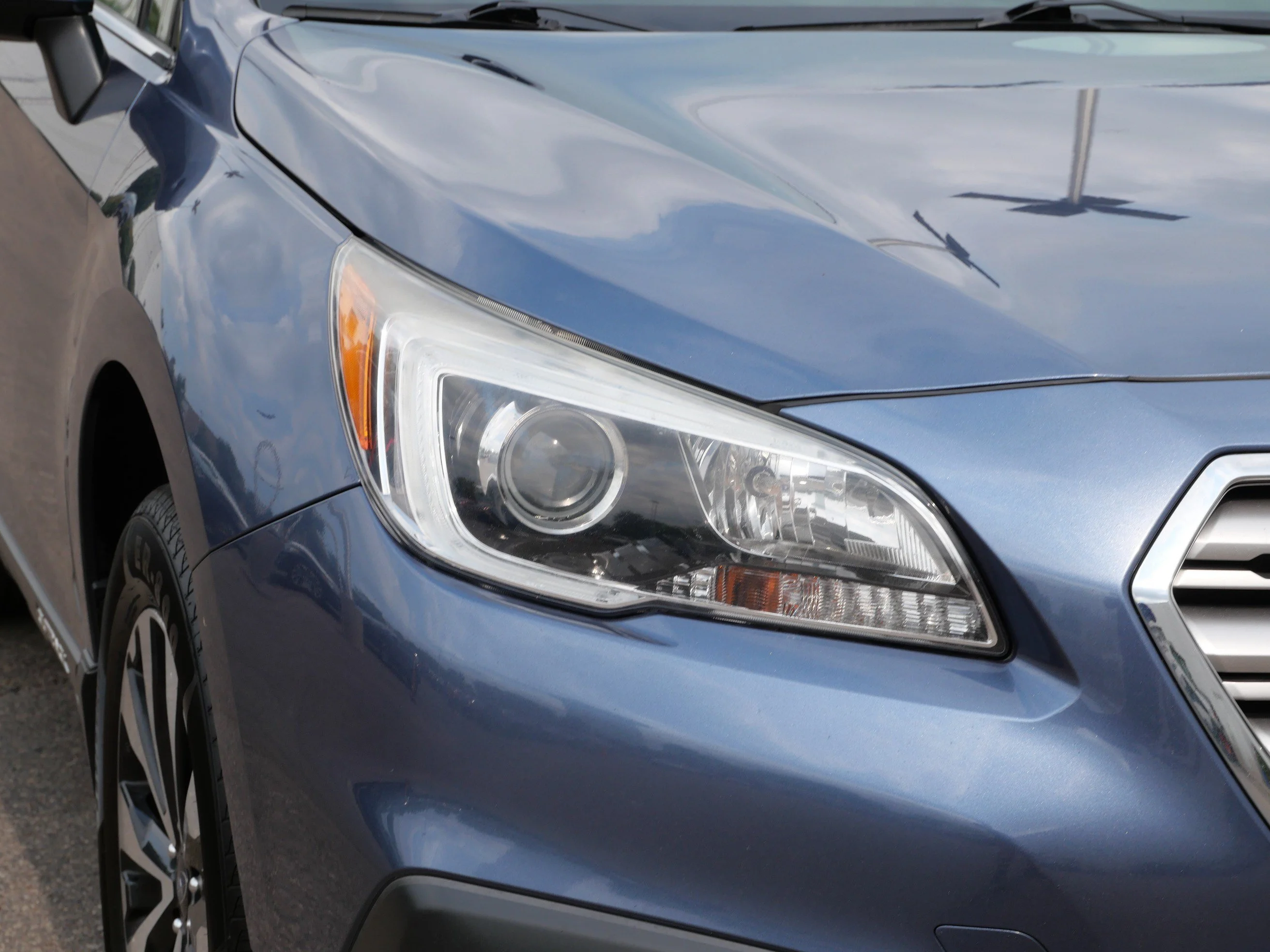 Used 2017 Twilight Blue Metallic Subaru Limited image 16