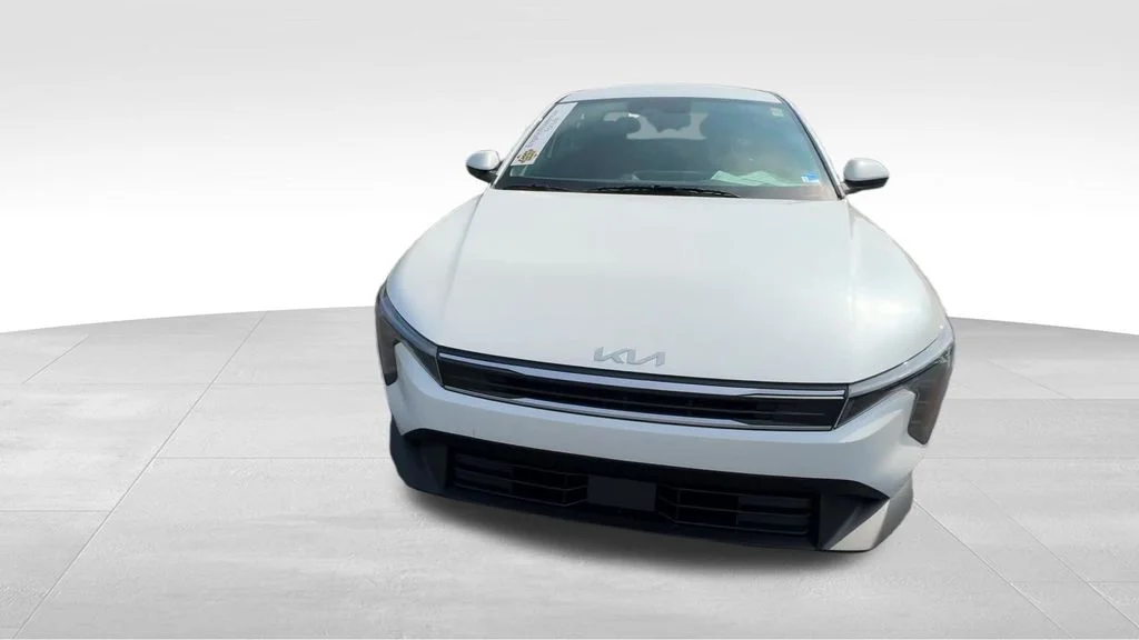 New 2026 White Kia LXS image 9