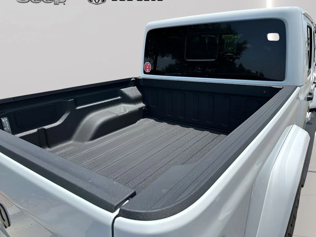 New 2026 Bright White Clear-Coat Exterior Paint Jeep Texas Trail image 39