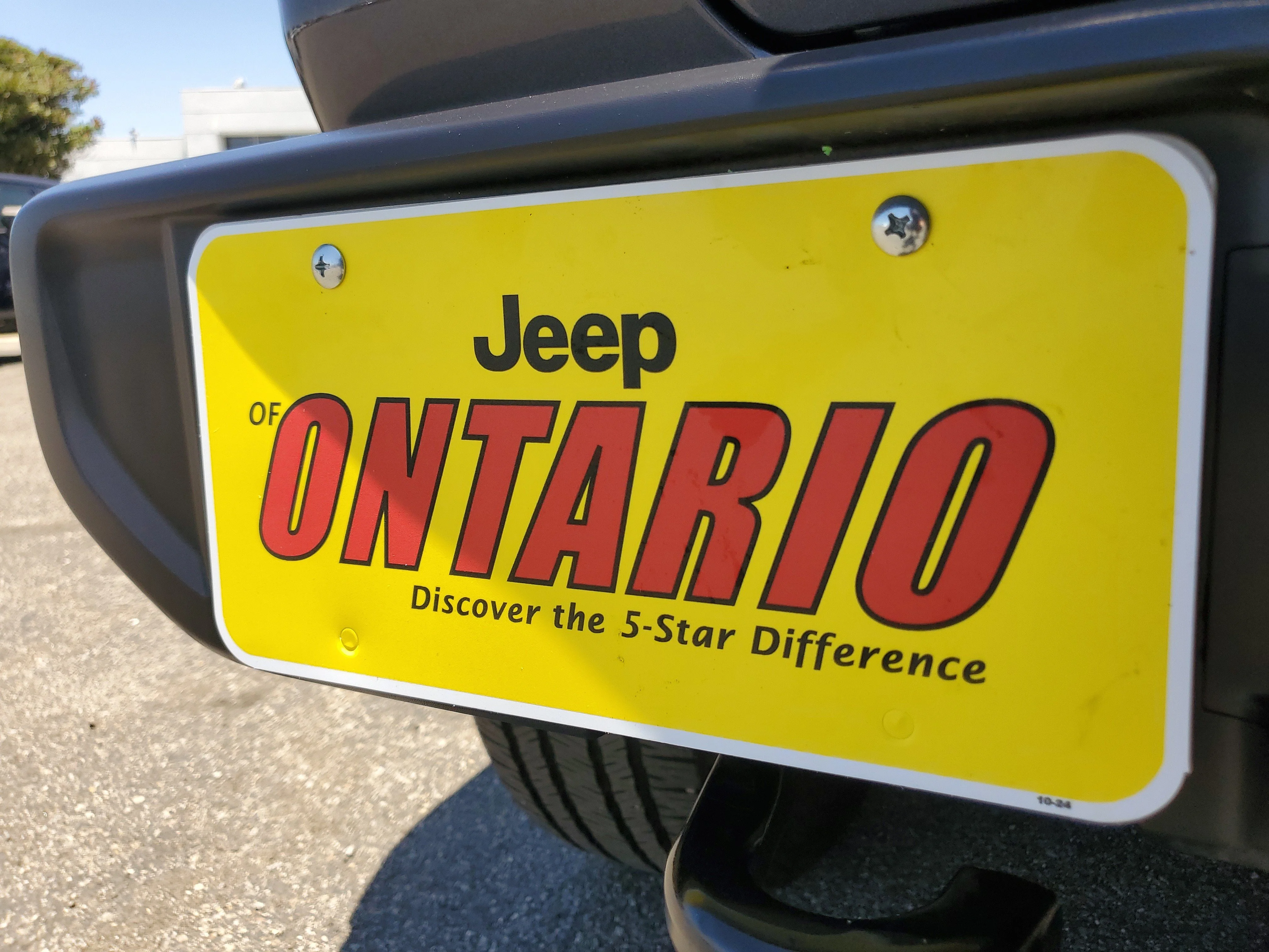 Certified Used 2025 Gray Jeep Sahara 4xe image 28