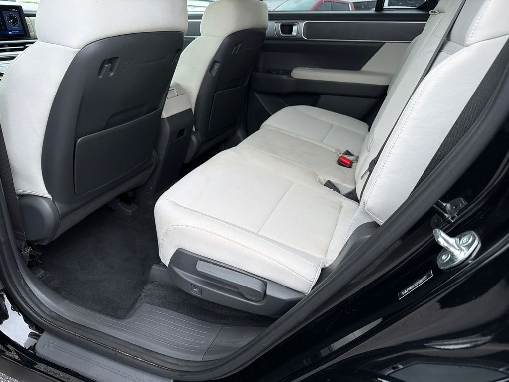 Used 2025 Black Hyundai SE image 21