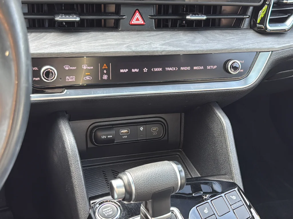Used 2025 White Kia X-Line image 20