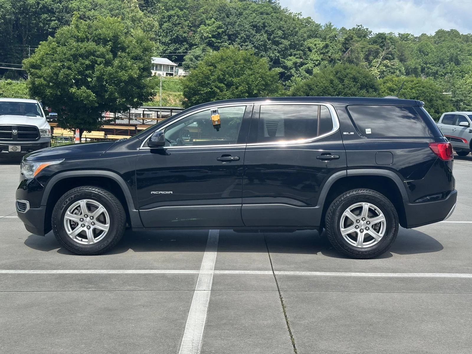 Used 2019 Ebony Twilight Metallic GMC SLE image 4