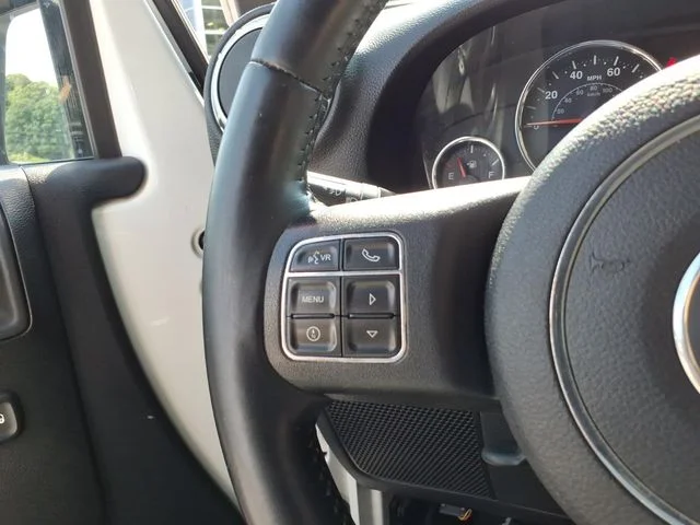 Used 2015 White Jeep Unlimited Sahara image 20