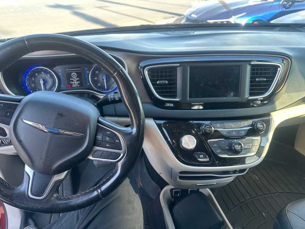 Used 2019 Red Chrysler Touring L image 13