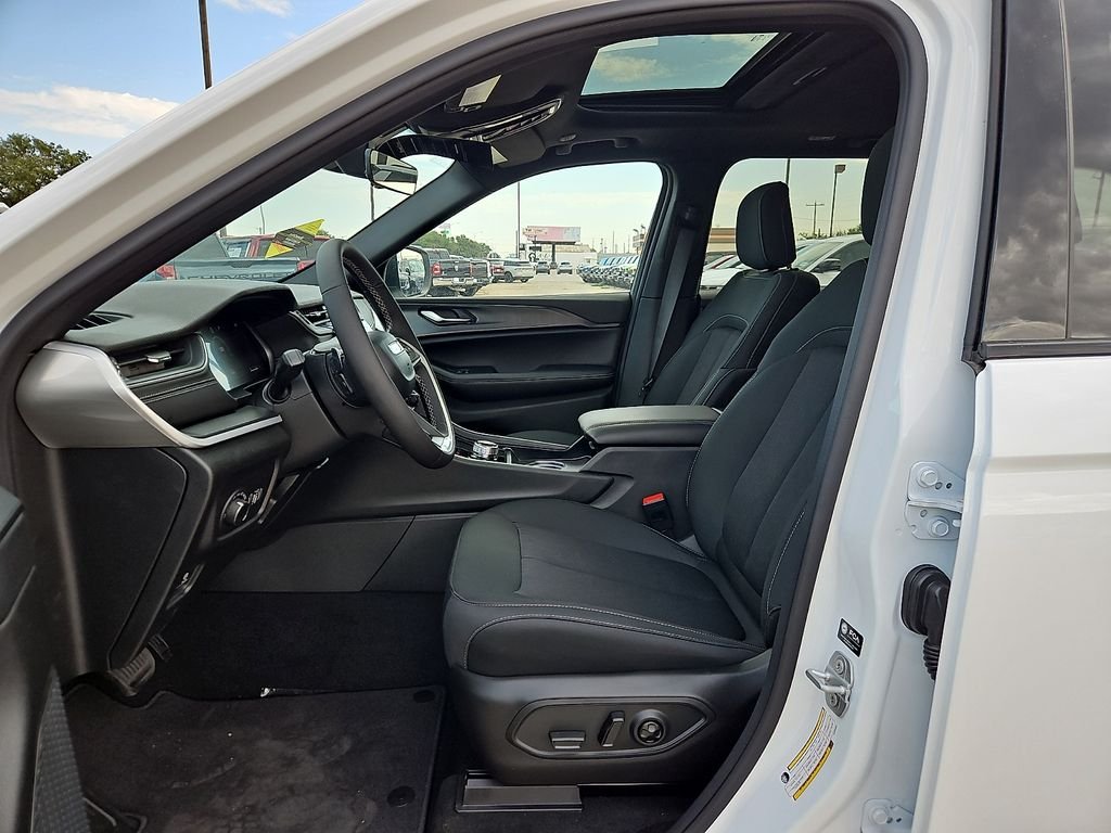 New 2026 Bright White Clearcoat Jeep Laredo X image 15