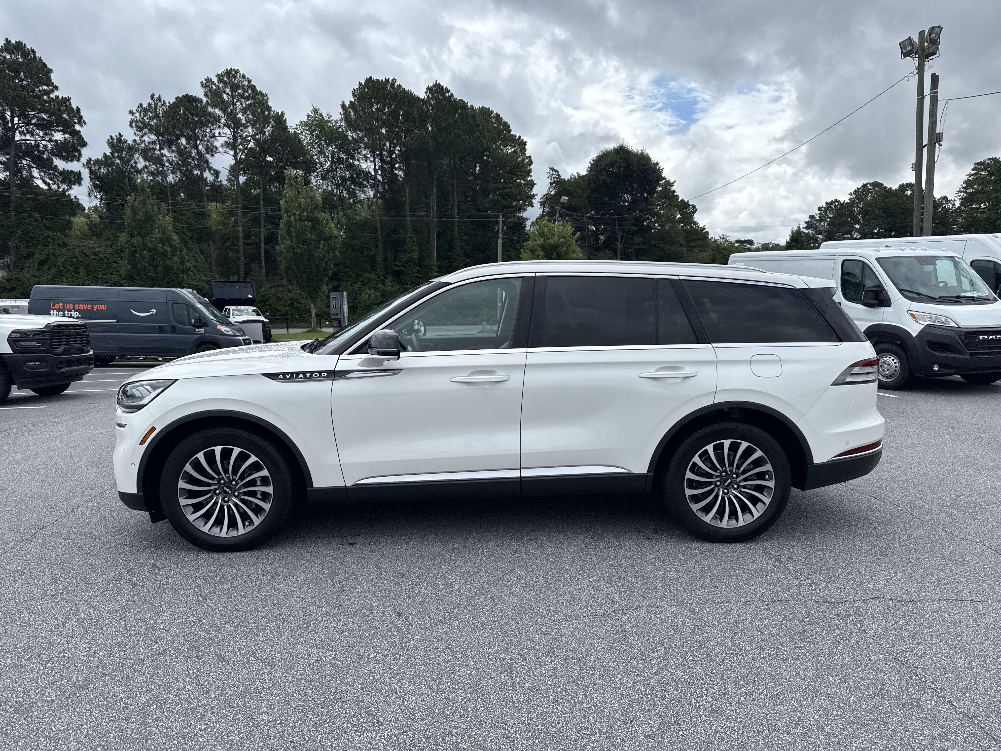Used 2023 White Metallic Lincoln Reserve image 4