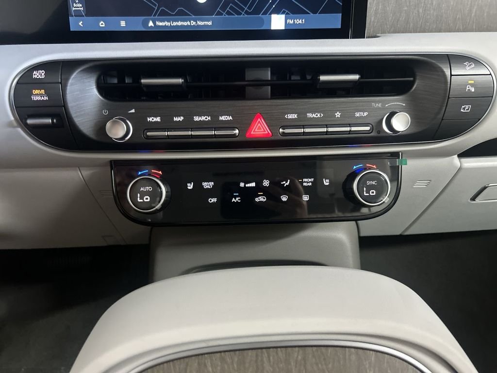 New 2026 Silver Metallic Hyundai SEL 8P image 27