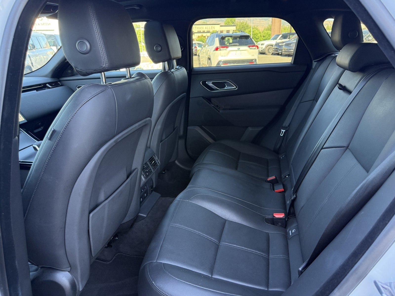 Used 2025 Fuji White Land Rover Dynamic SE image 19