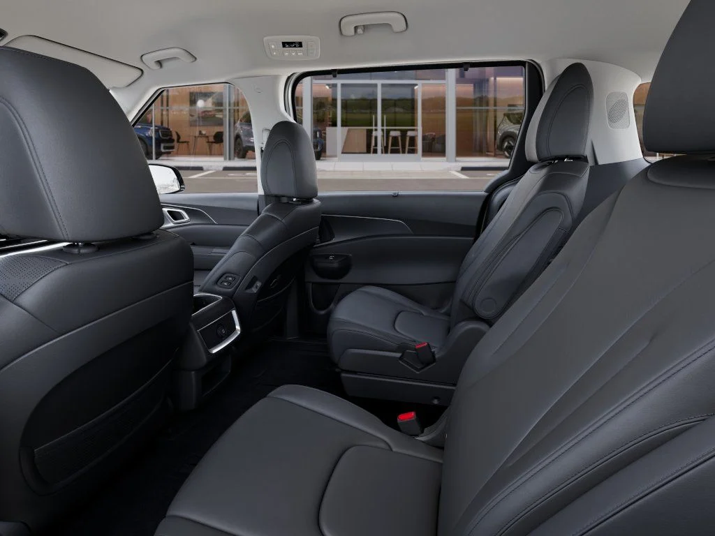 New 2027 Ivory Silver Kia EX image 17