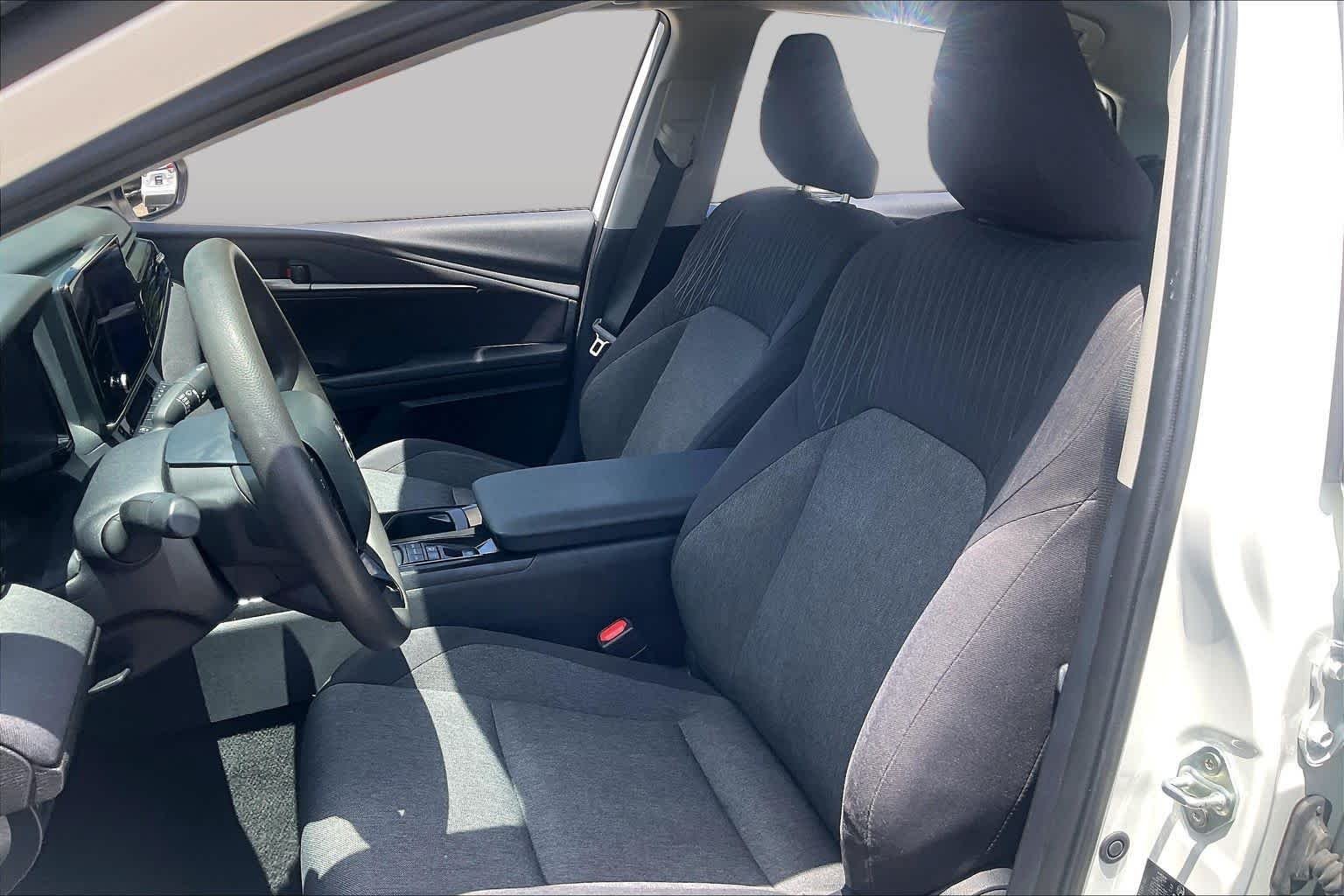 Used 2025 Ice Cap Toyota LE image 8